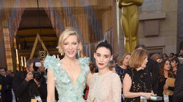 Herečky Cate Blanchett (vľavo) a Rooney Mara si spoločne zahrali v dráme Carol. 