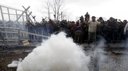 Európsku komisiu znepokojil slzný plyn na grécko-macedónskej hranici