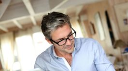 Experti odhalili, prečo stres zapríčiňuje šedivosť vlasov