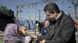 Guvernér vyzval Grécko na vyhlásenie výnimočného stavu na hraniciach