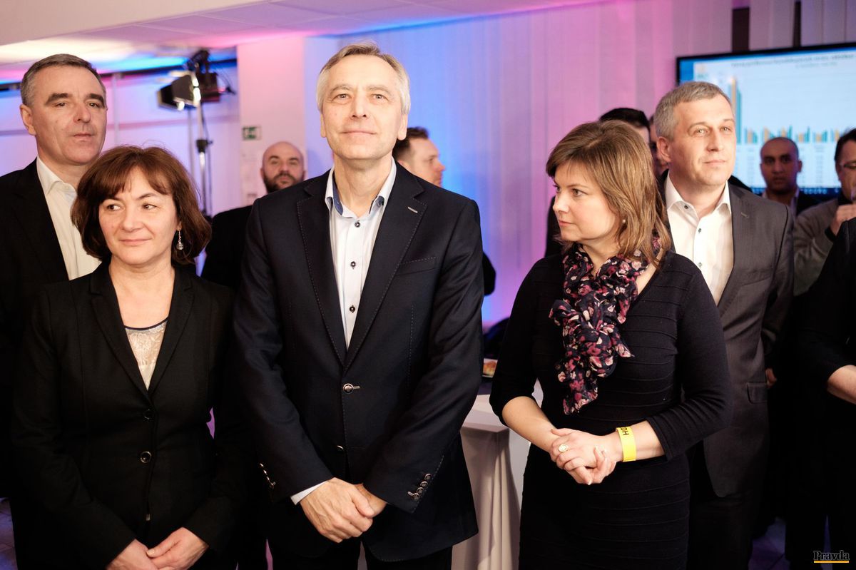 V centrále KDH - zľava Peter Belinský, Ján...