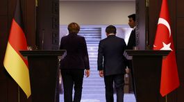 Davutoglu: Utečenecká kríza sa zmenšila, nie však "dramaticky"