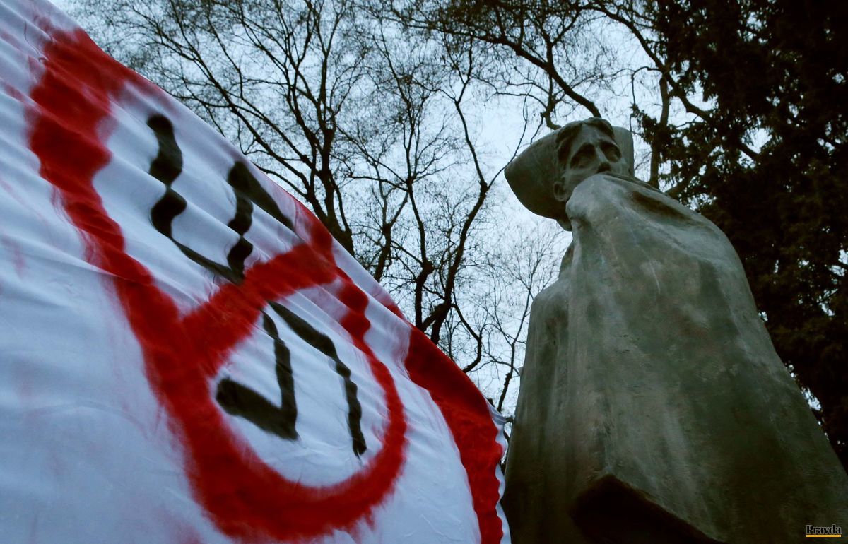 Na proteste nechýbali transparenty s nápismi...