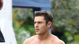 On je božský! Tehličky na bruchu záchranára z Baywatchu ľahko spočítate