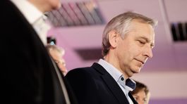 Figeľ s odchodom vyčkáva, Belinský už funkciu zložil