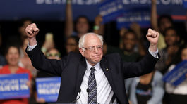 Podľa Sandersa Trump nesmie vyhrať, podporil Clintonovú