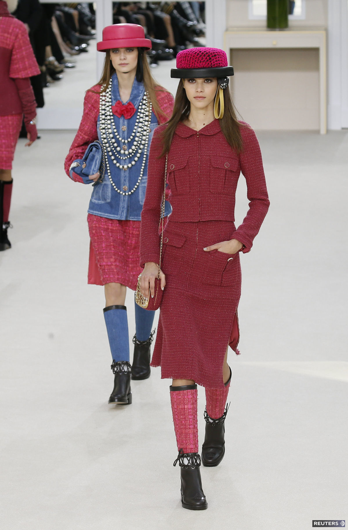 Modelky v kreáciách Chanel - jeseň-zima 2016 -...