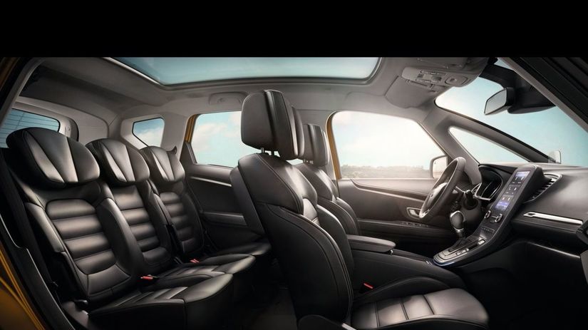 Interiér má konečne klasické usporiadanie....