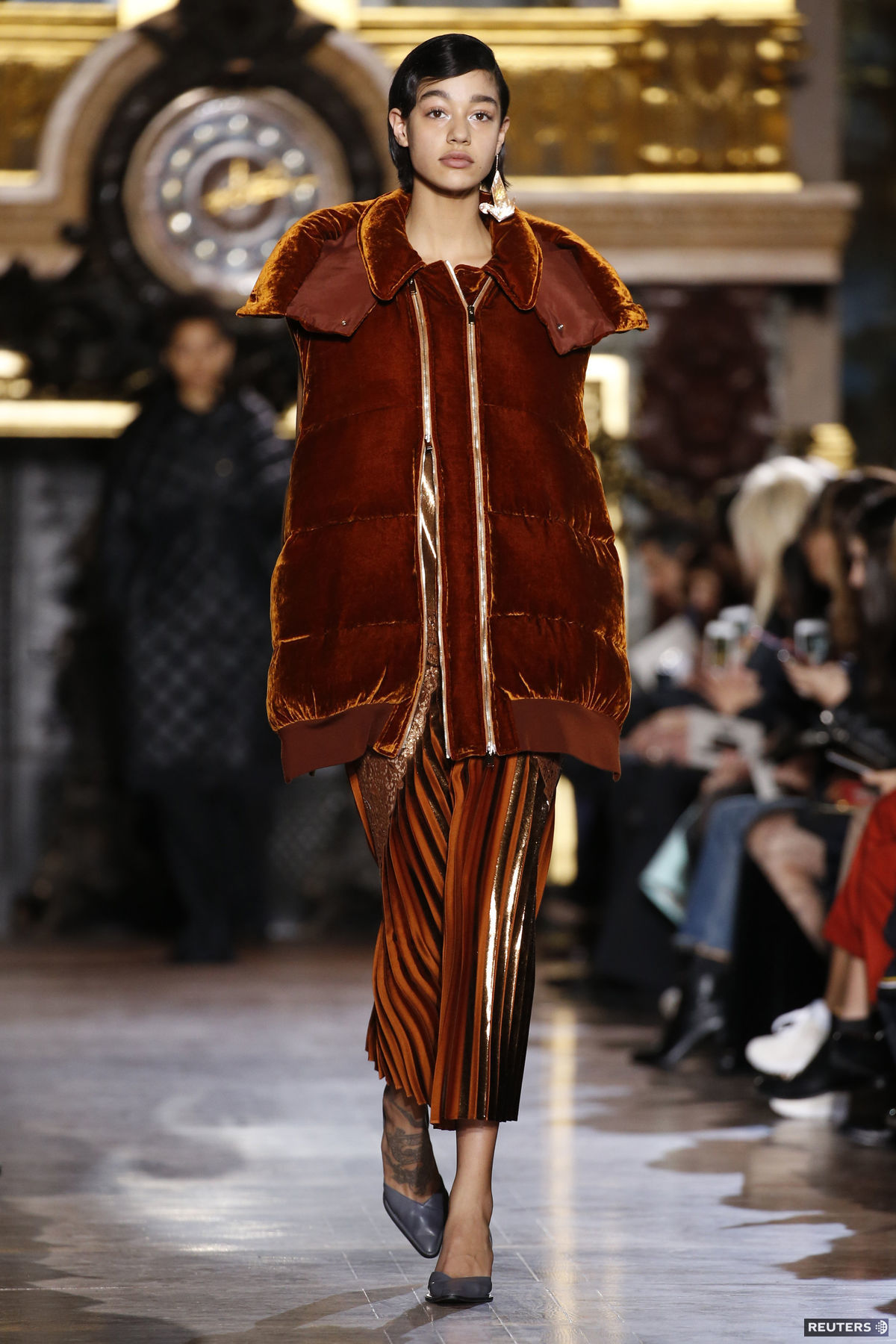 Modelka v kreácii Stella McCartney - jeseň-zima...