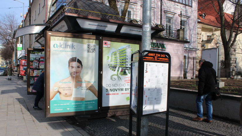 Po celom meste sú stovky nelegálnych trojnožiek...