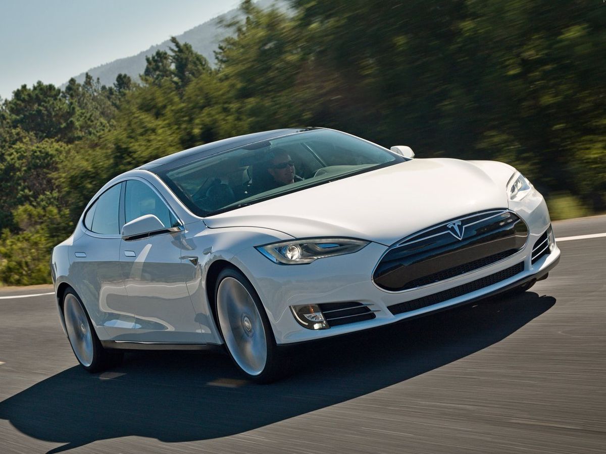 Tesla elektra mobil