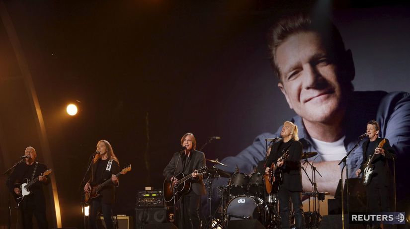 Skupina Eagles na februárovom koncerte na Grammy.