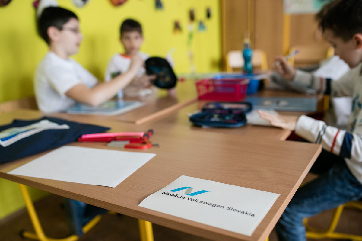 Žiaci sa počas hodiny prírodovedy zahrajú na...
