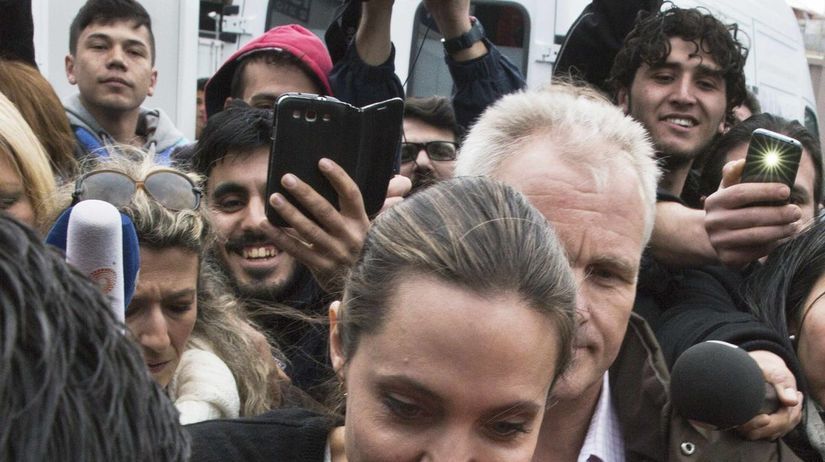 Angelina Jolie, Pireus