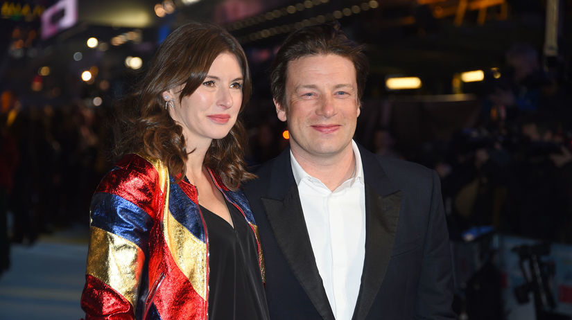 Jamie Oliver a jeho manželka Juliette ´Jools´...