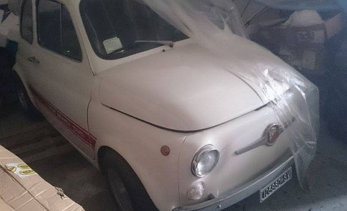K unikátom patrí aj tento pôvodný Fiat Abarth...