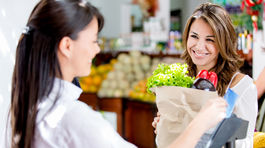 Obchody si chcú vychovať vlastných predavačov