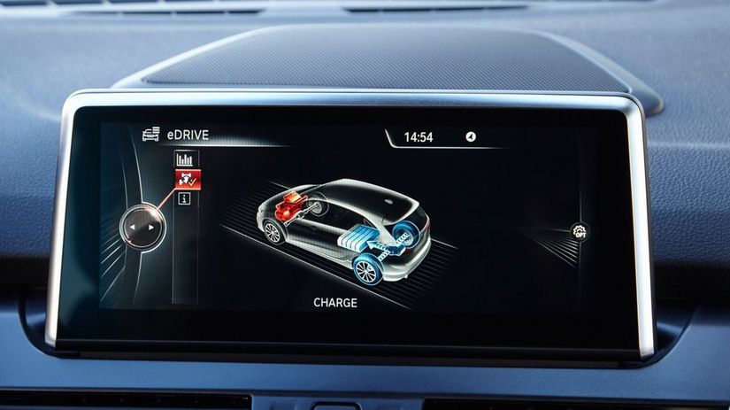 Rozhranie iDrive má špecifickú grafiku a...