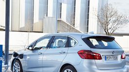 BMW 225xe Active Tourer: Mníchovský van jazdí aj na elektrinu