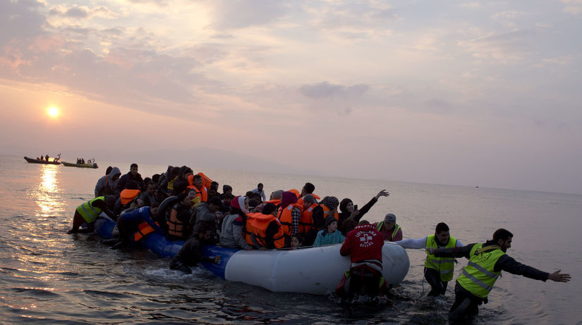 Grécko, migranti, utečenci, loď