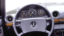 Mercedes-Benz W123 - história