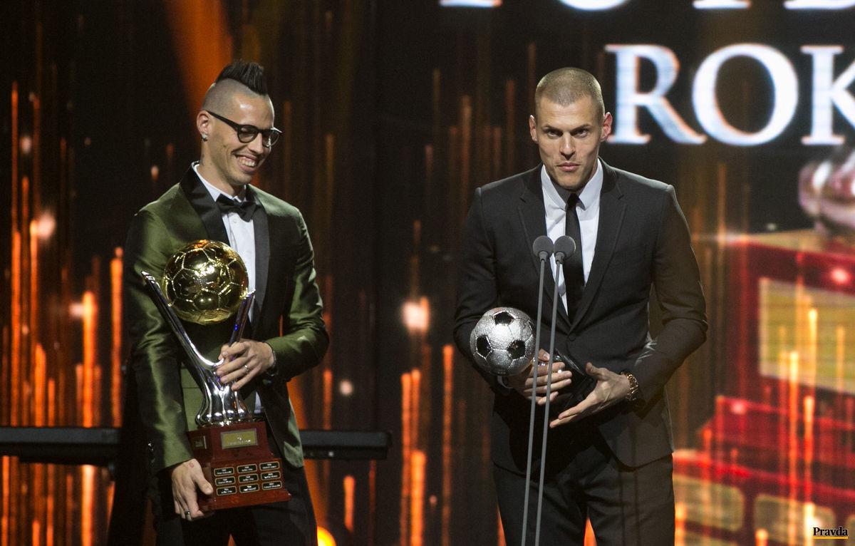 Martin Škrtel (vpravo) a víťaz ankety Marek...