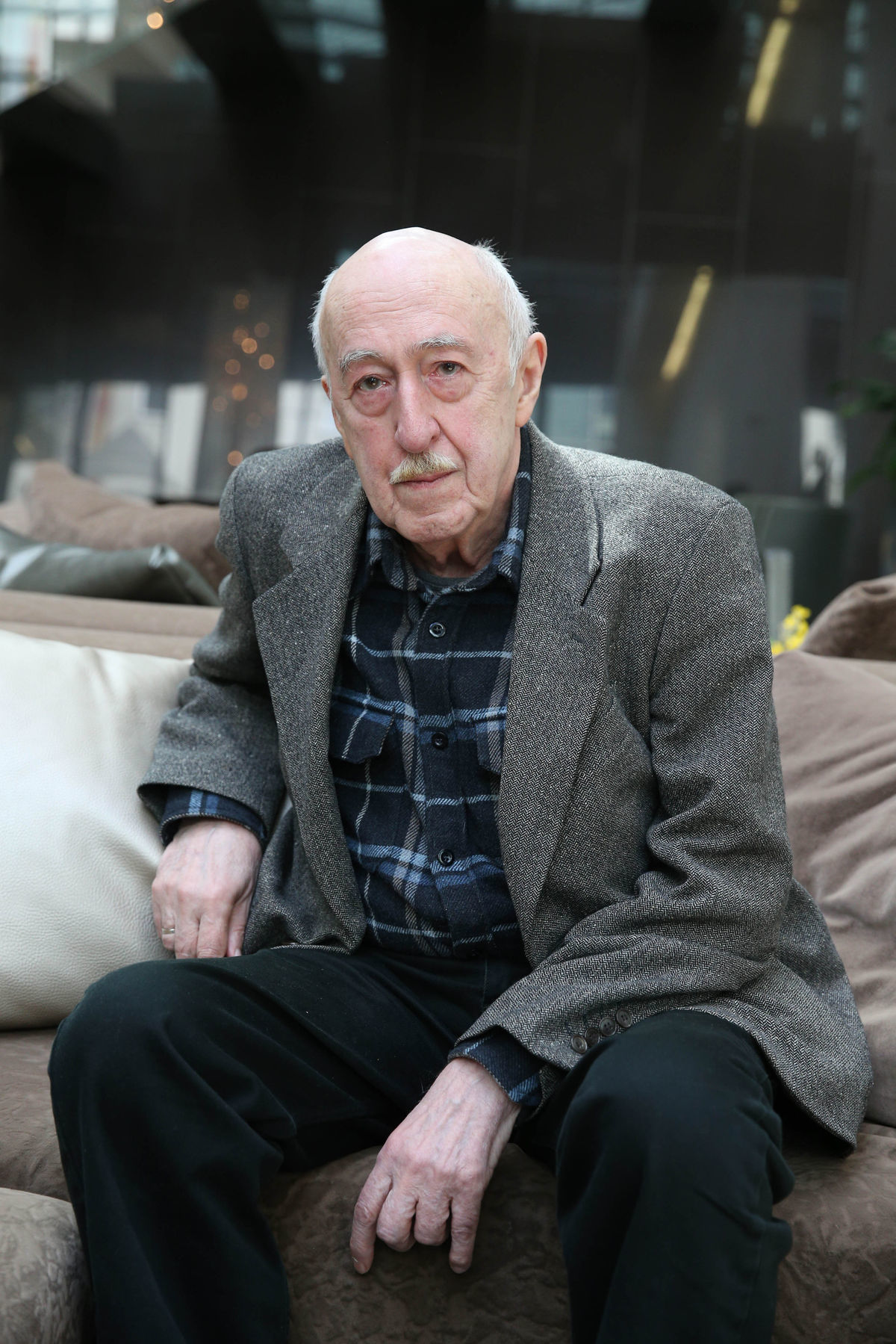 Нана михайловна иоселиани. Дмитрий иоселиани. Отар иоселиани кинорежиссеры грузии. Отар иоселиани кинорежиссёр. Мамука иоселиани.