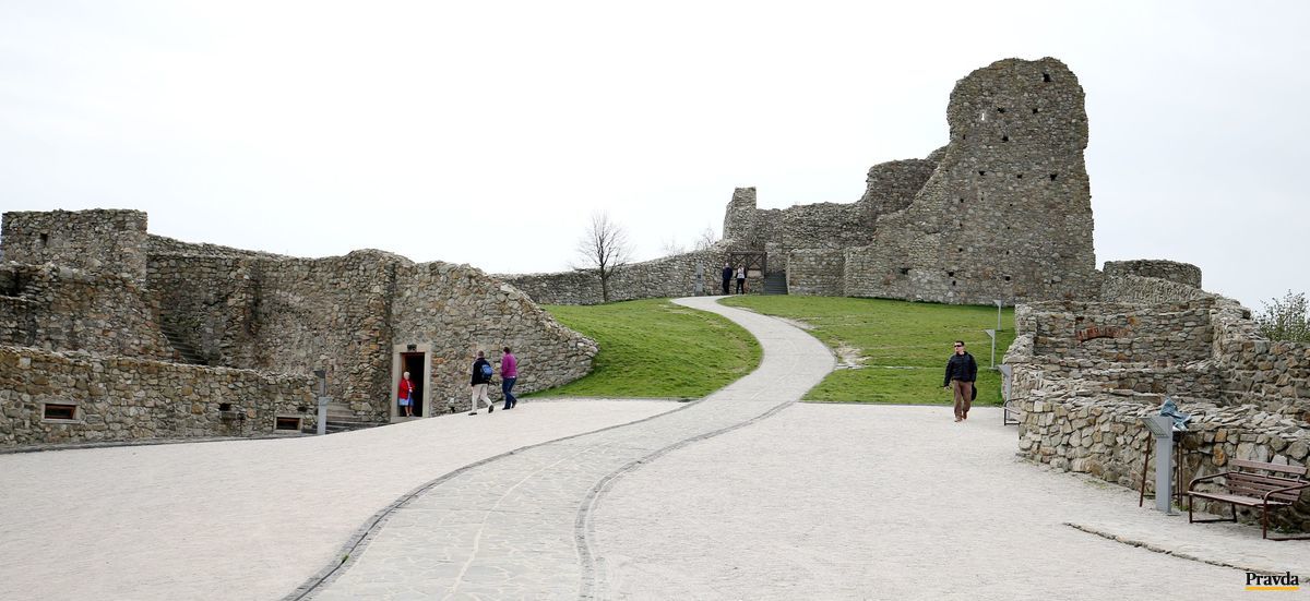 Turistická sezóna na Devíne sa začala,...