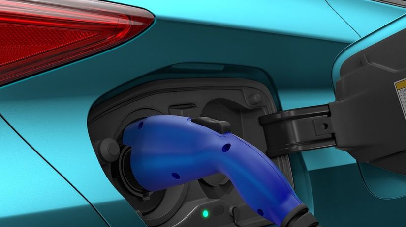 Pod kapotou pracuje atmosférický 4-valec 1,8...