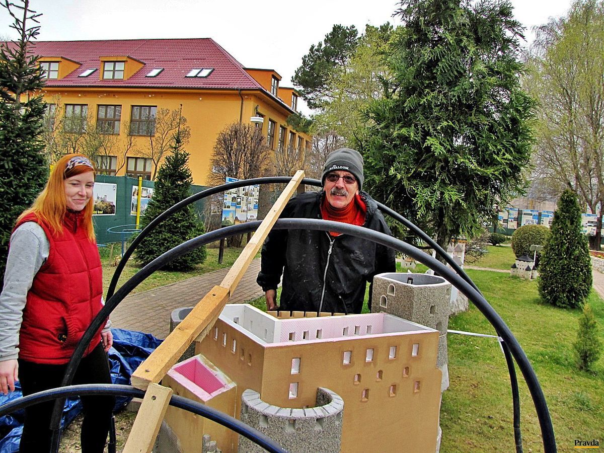 Modelári Rudolf Kucmen a Barbora Ištoňová...