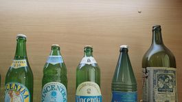 Čínski policajti inhalujú Vincentku