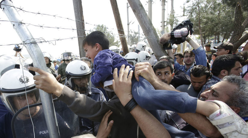 Idomeni, Grécko, migranti, utečenci, policajti