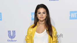 Selena Gomez - džínsy - úzke verzus široké.