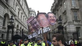 Cameron ako prvý britský premiér zverejnil svoje daňové priznania