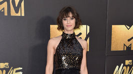 Herečka Lizzy Caplan.