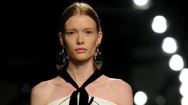 Model z dielne značky Proenza Schouler na jar a...