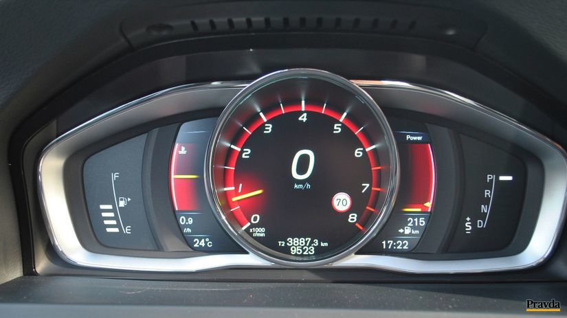 Stredový panel vie meniť grafiku. S nastavením...