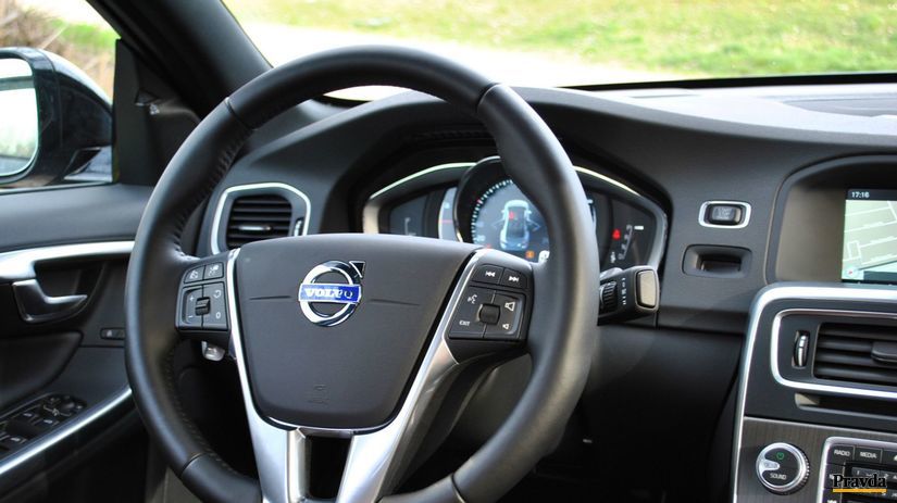 Volvo nastavilo podvozok pomerne tvrdo....