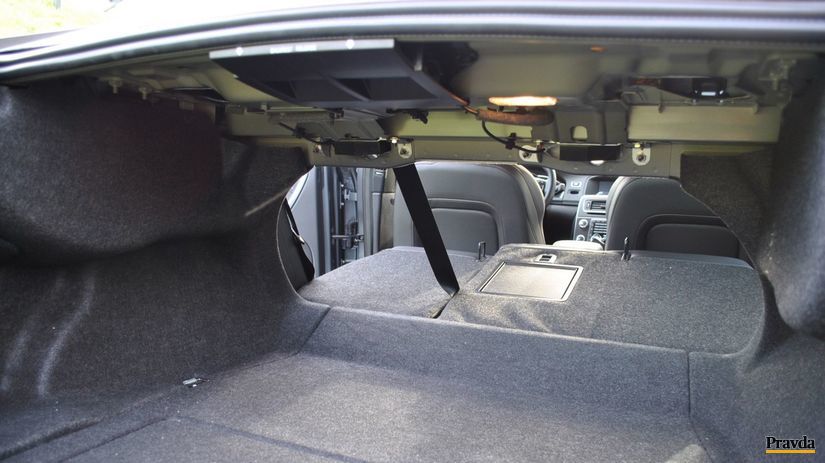 Praktickosť sedanu je tradične obmedzená.