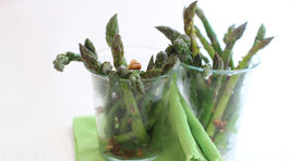 Špargľa je zdravá a diétna. Recept na šalát s ňou poteší zmysly aj líniu