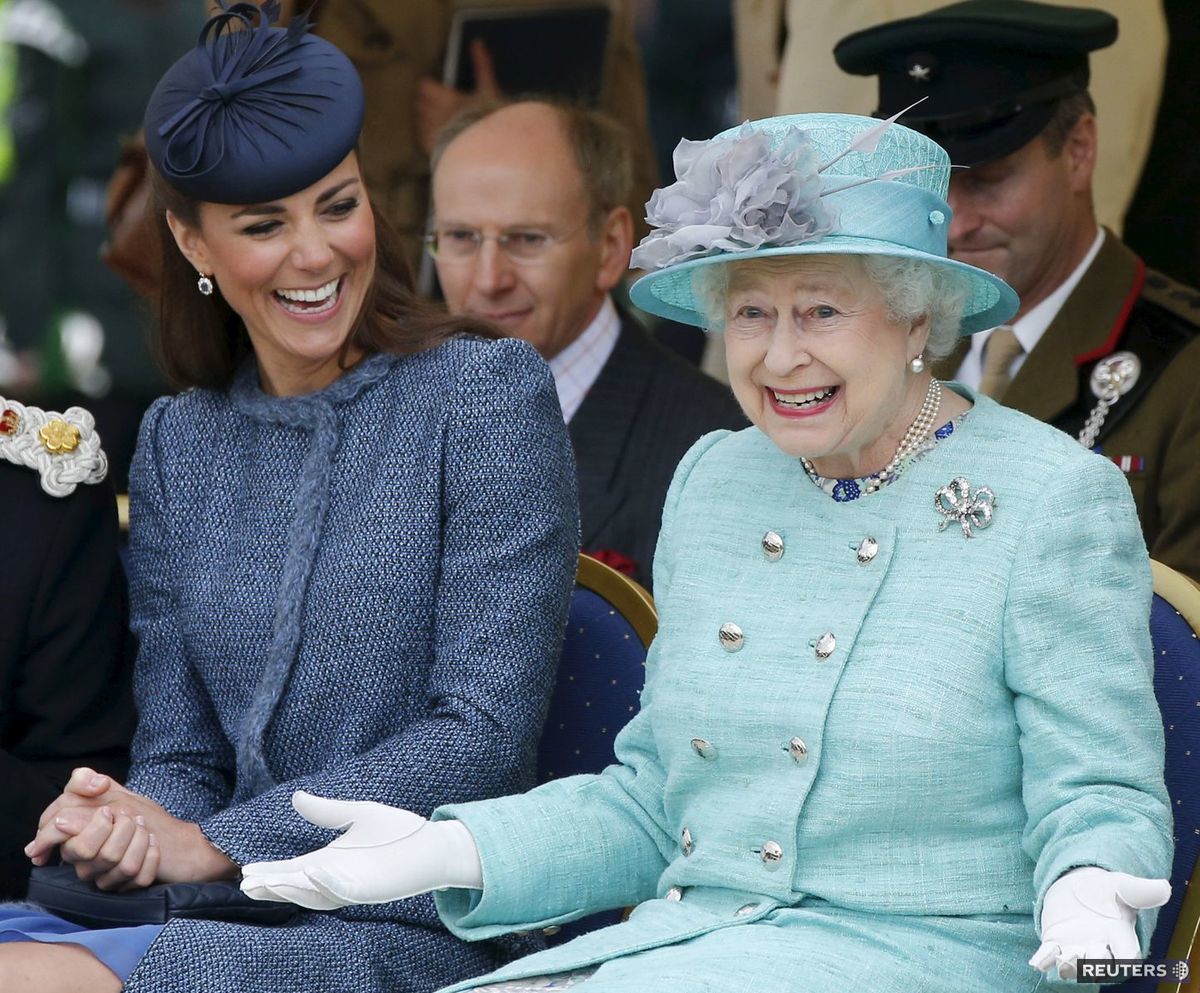 Británia, kráľovná Alžbeta, vojvodkyňa Kate, 2012