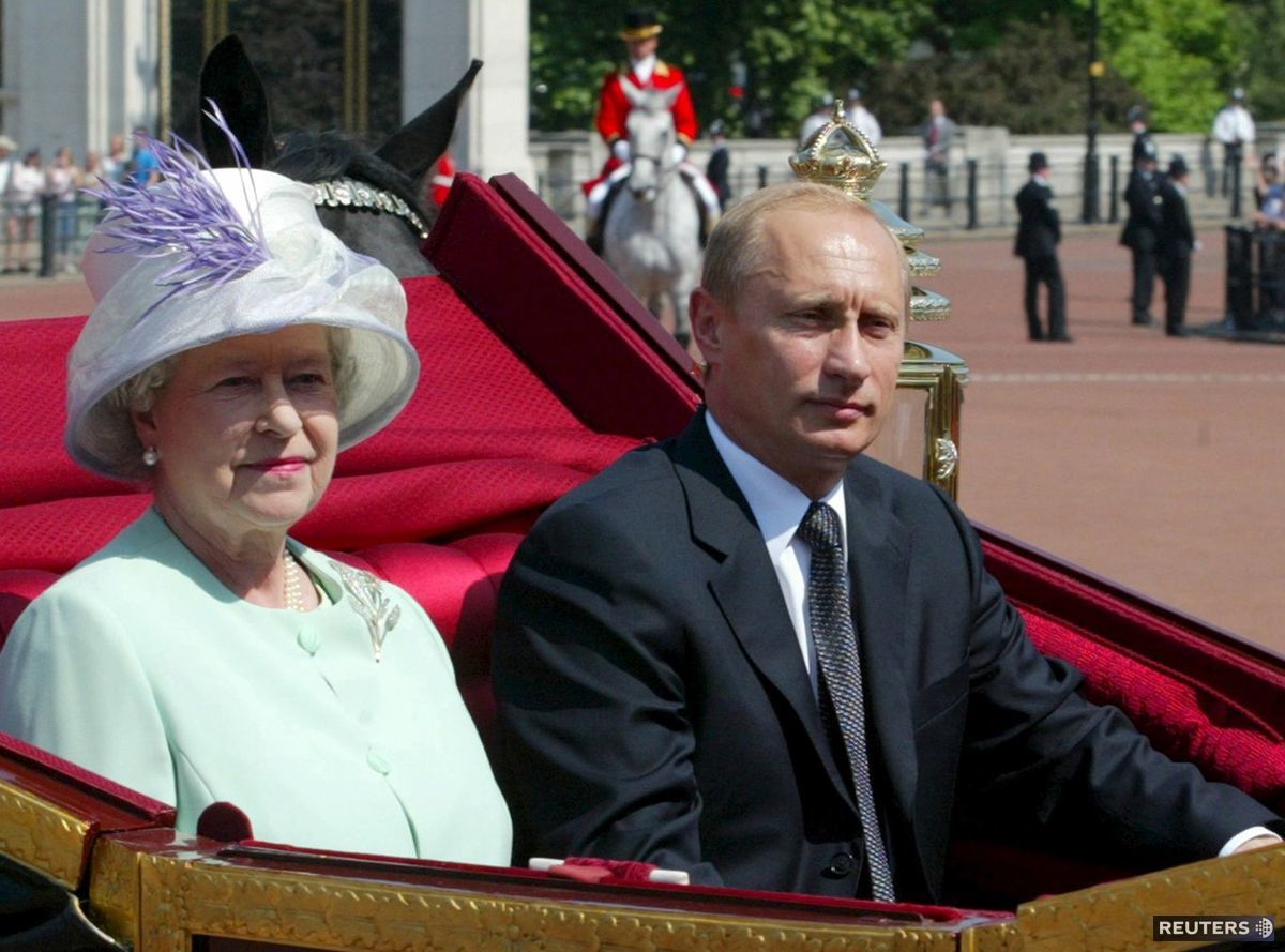 Británia, kráľovná Alžbeta, 2003