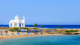 Cyprus, pobrežie Protaras, Aiya Napa, more, dovolenka, leto, pláž, ležadlá, piesok, NEST1 NEPOUZI