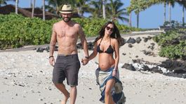 Bikiny jej tehotenskému brušku pristanú! Megan Fox je krásna