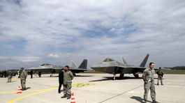 V Litve pristáli dve najmodernejšie americké stíhačky F-22 Raptor