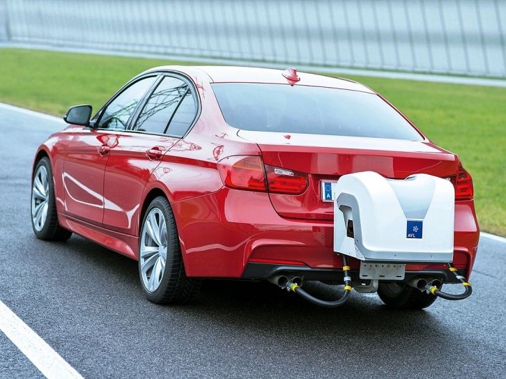 Automobilky sa snažia znižovať priemerné emisie...