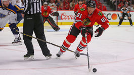 Hossa parádne našiel Toewsa a pomohol k víťazstvu Chicaga