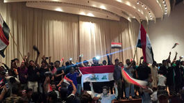 Šiitskí demonštranti vtrhli do budovy irackého parlamentu