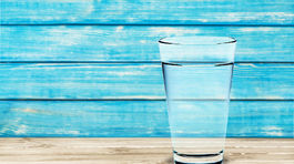 Prečo by si mali seniori dopriať viac vody?