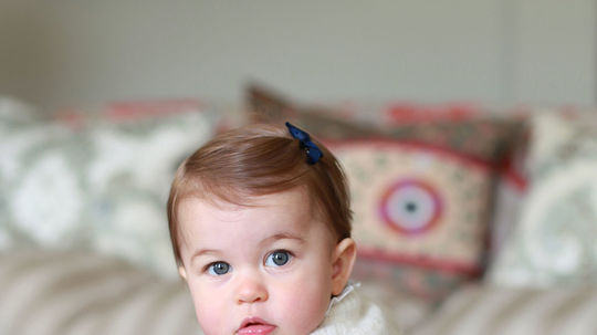 Princezná Charlotte oslavuje prvé narodeniny.